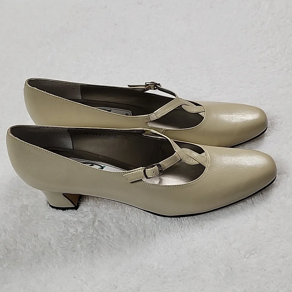 Ros Hommerson Ivory Beige Pumps New In Box
